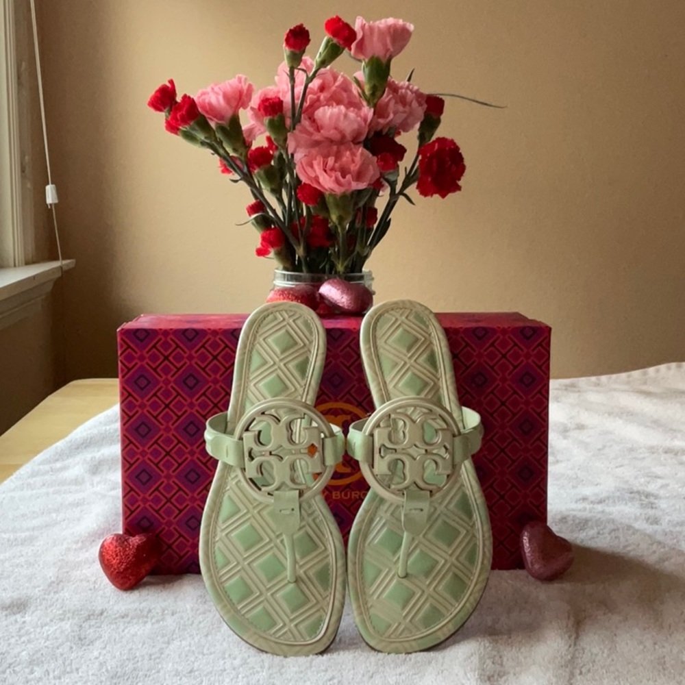 💚 TORY BURCH METAL MILLER SANDALS 💚 - Picture 6 of 16